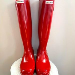 Hunter rain boots in red, size 8 US womens, 17 inches tall with buckle detail